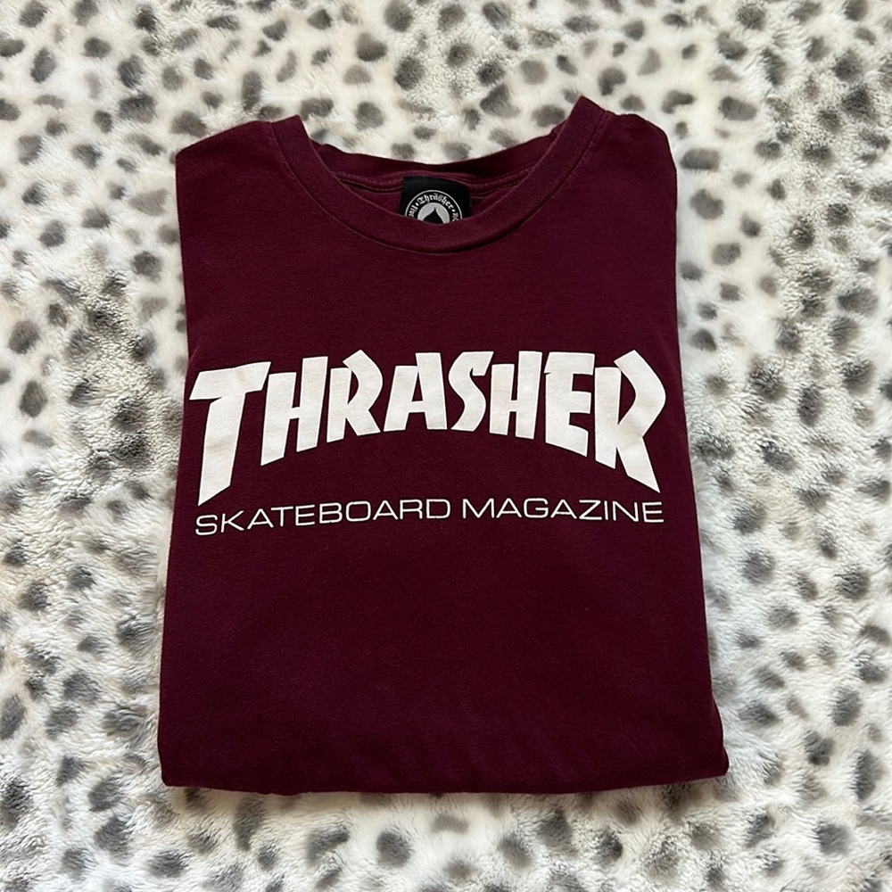 A maroon thrasher skateboard magazine, T-shirt, size small.